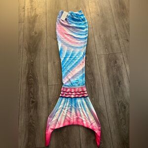 She Pretty girls mermaid tail NWT